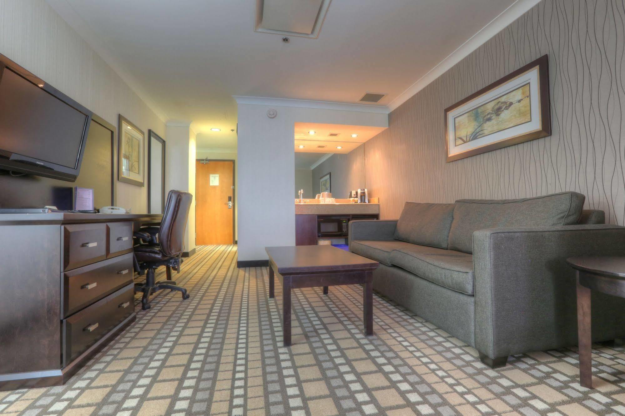 Clarion Hotel & Suites Winnipeg Exterior foto